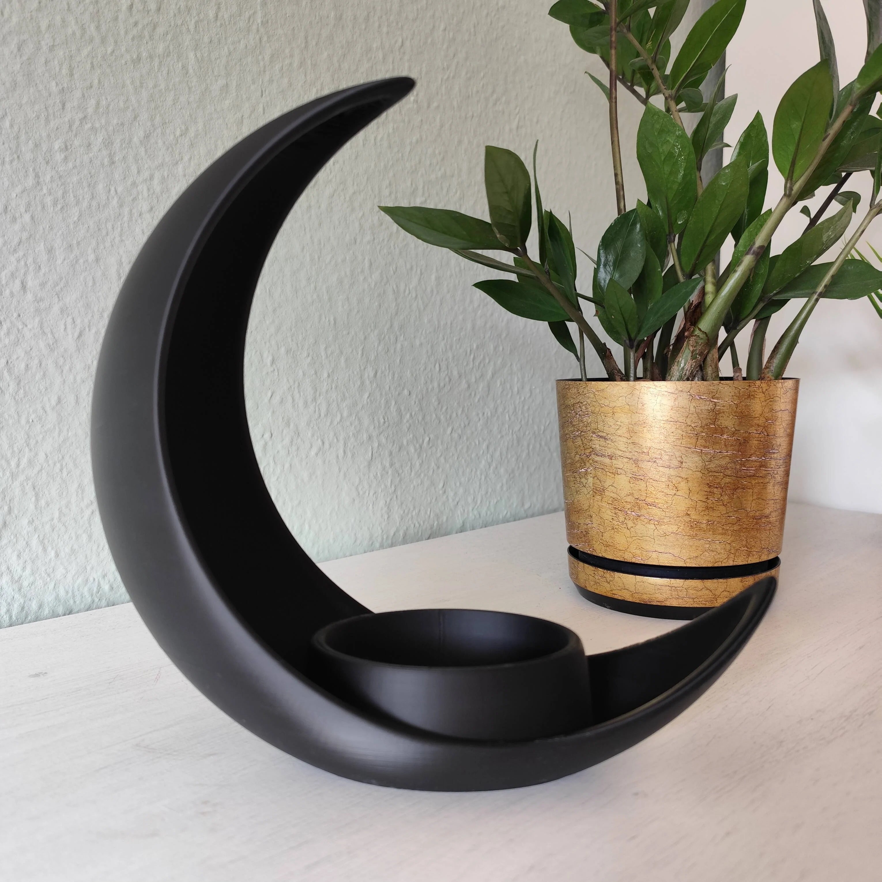 Luar Místico – Castiçal e Suporte Decorativo em Forma de Lua Crescente 3D